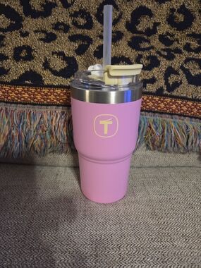 Tupperware Pink Insulated Tumbler with Yellow Accent Straw Lid. 21 Ounce Size.